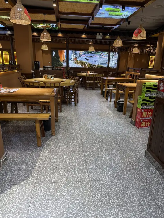 大厅全景用餐区
